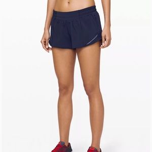 Lululemon Hotty Hot Low-Rise Lined Short 2.5